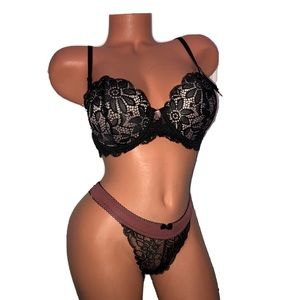 Women Sexy Bombshell Style Strapless Bra Set